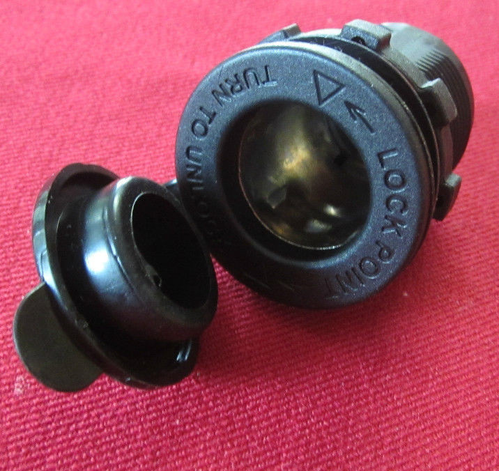 MARINCO 12 VOLT MARINE ACCESSORIES PLUG/SOCKET P-12VRC