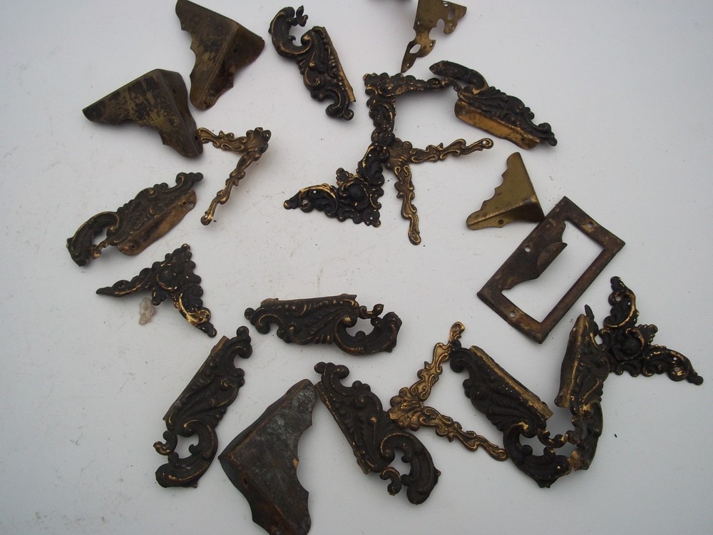 VINTAGE PRESSED BRASS FUNITURE TRIM