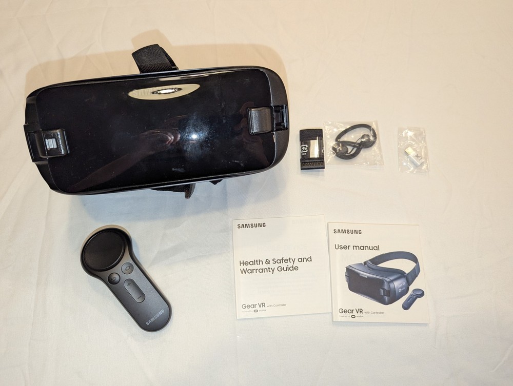 Samsung Gear VR SM-R324 With Controller