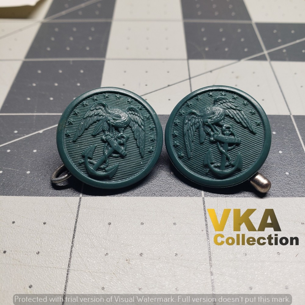 WWII USMC Women's Uniform Plastic or Bakelite Buttons