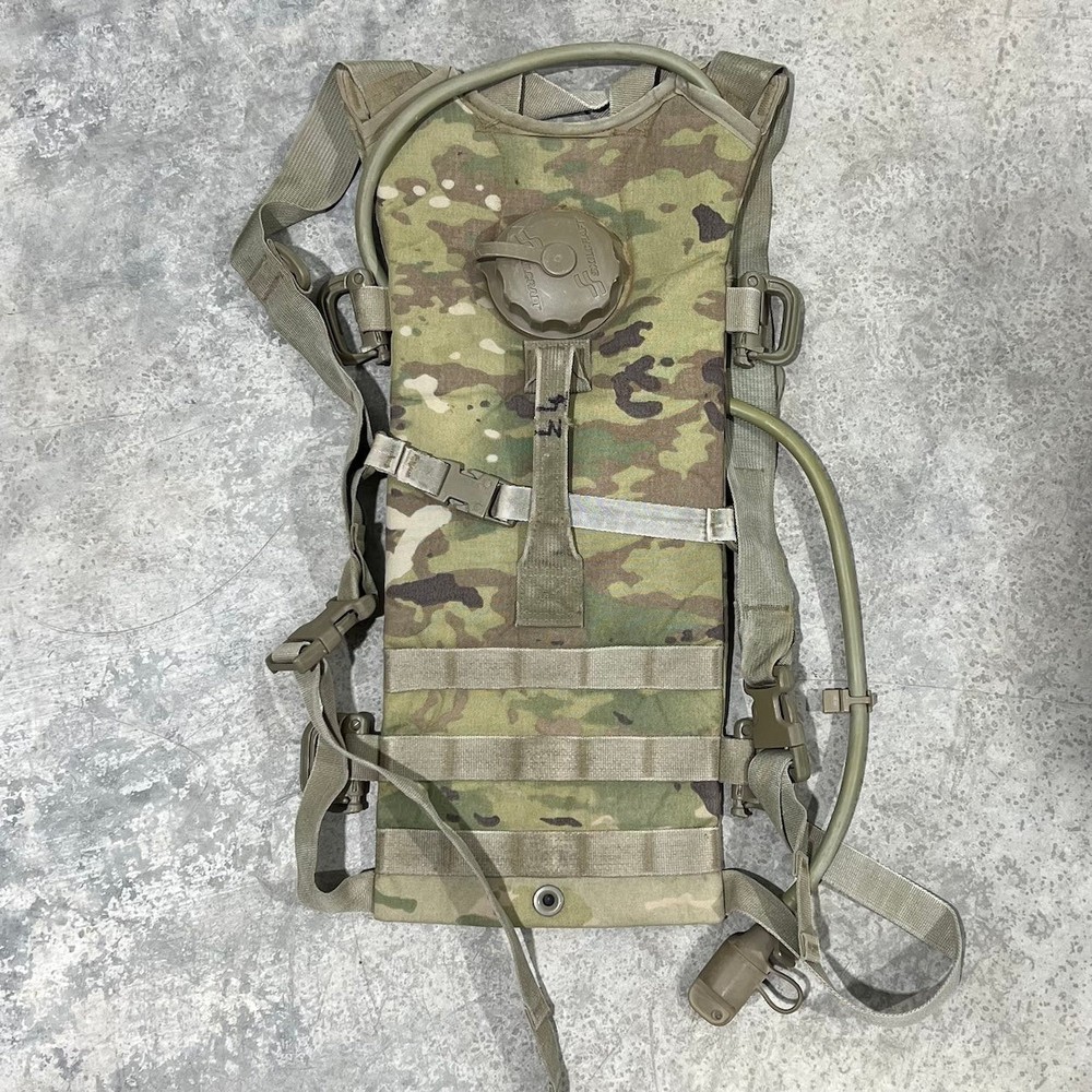 US Military MOLLE II Hydration Carrier - Multicam Pattern