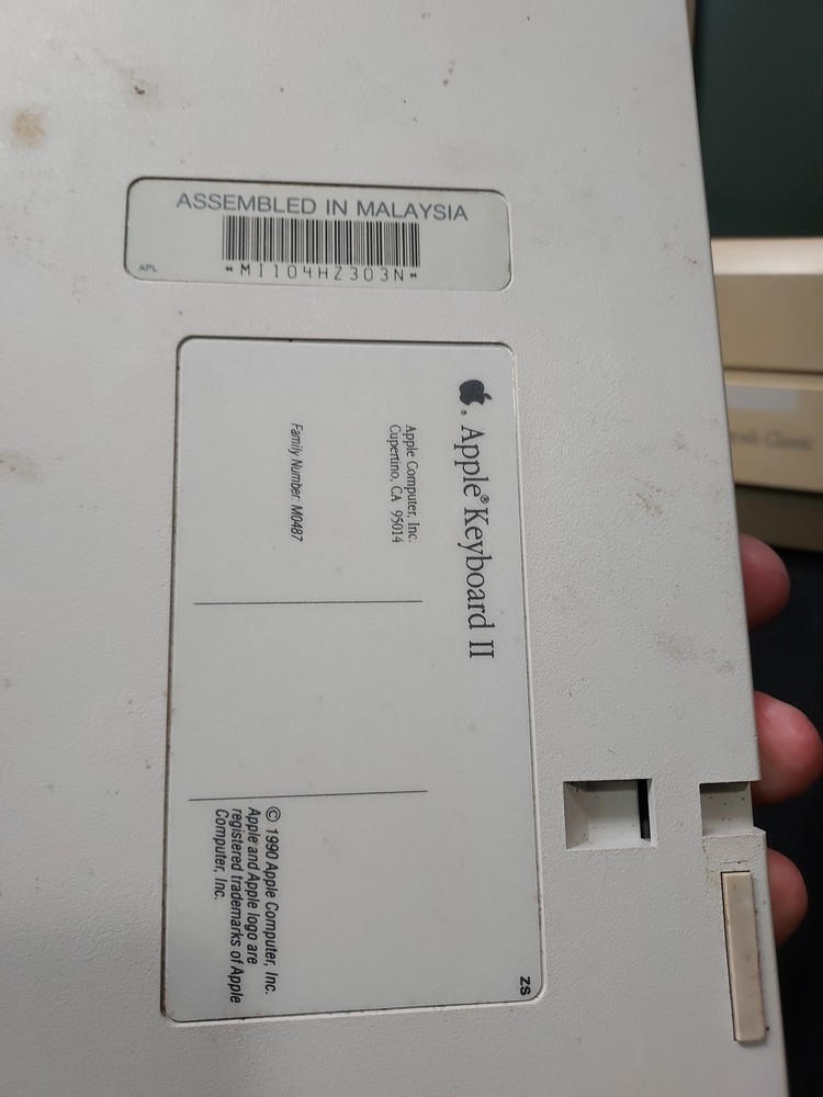 1991 Apple Macintosh Classic M0420 w/ Keyboard - Untested No Cords Might Work ?
