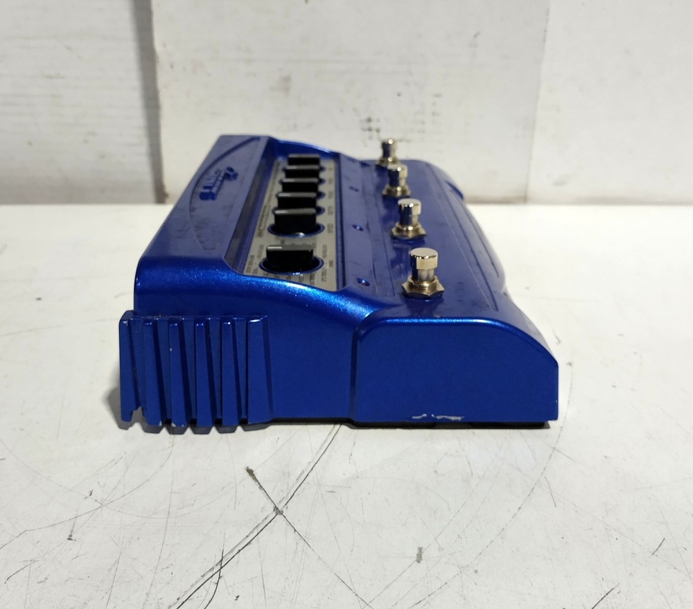 Line 6 MM4 Modulation Modeler Programmable Multiple Effects - No Power