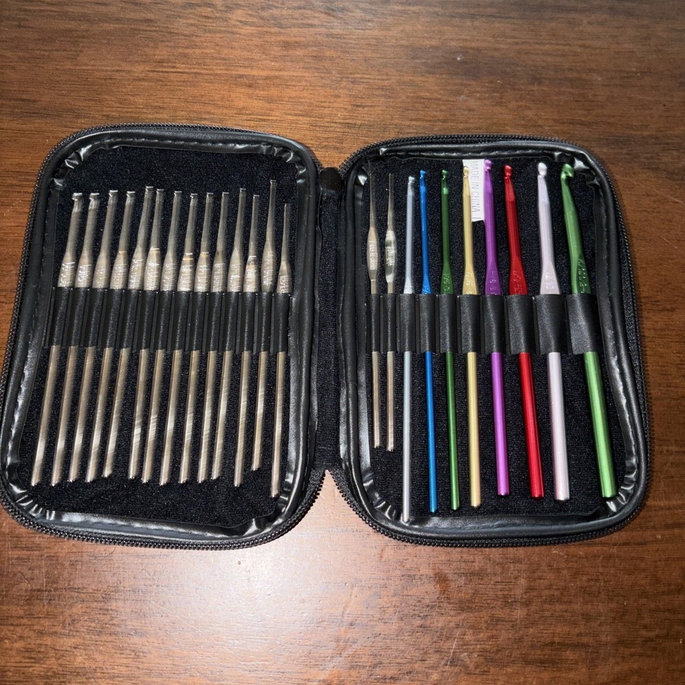 Boye 24 Crochet Hooks With  Zip Storage Case