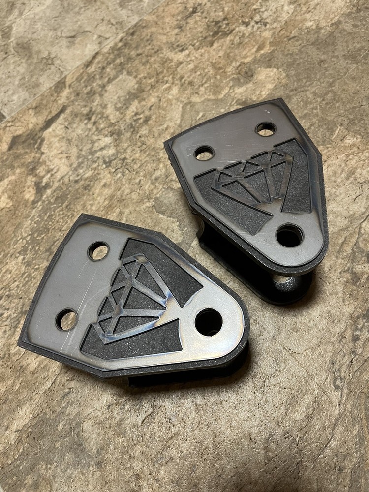 Traction Bar Mounts With Overlays