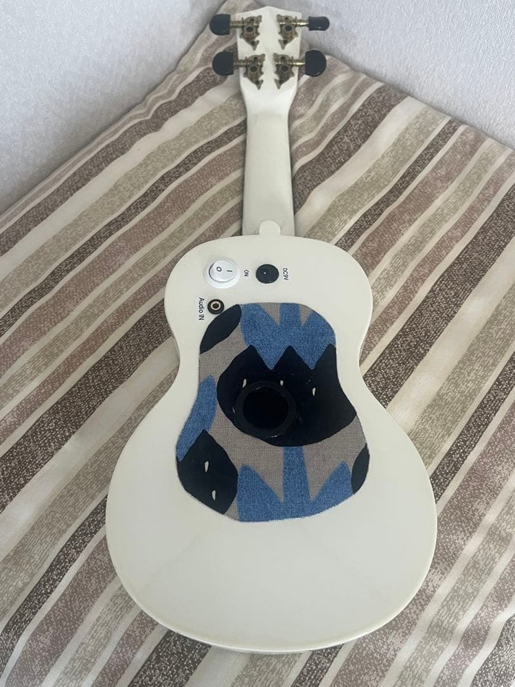 Moani ukulele white