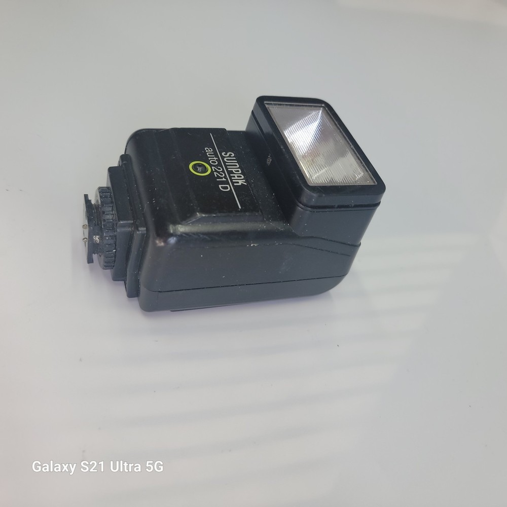 SunPak Auto 221 D Camera Flash Universal - Tested, Works!