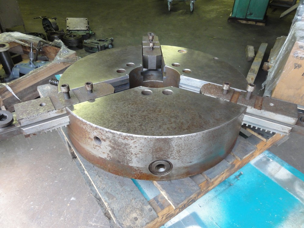 Cushman 24 inch Scroll Chuck