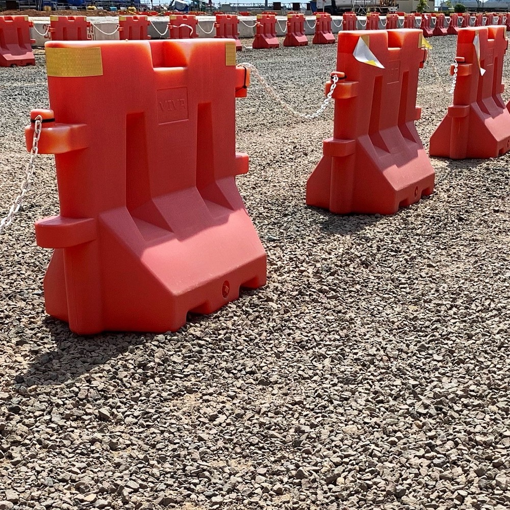 Plastic Chain Barrier (Black, 16 Feet, 0.2" Dia)