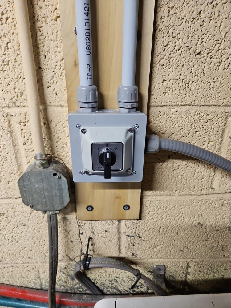 Universal Rotary Changeover Switch W/ Master Switch Exterior Box 660V 20A 2Phase