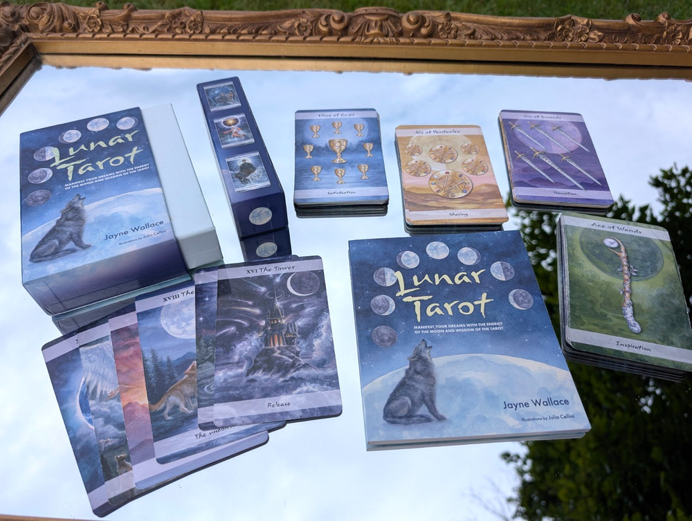 LUNAR TAROT CARDS   ( 78 deck )  Art: Julia Cellini