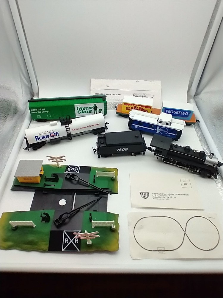 Pillsbury Express HO Scale Thunderbolt Limited Electric Train Set