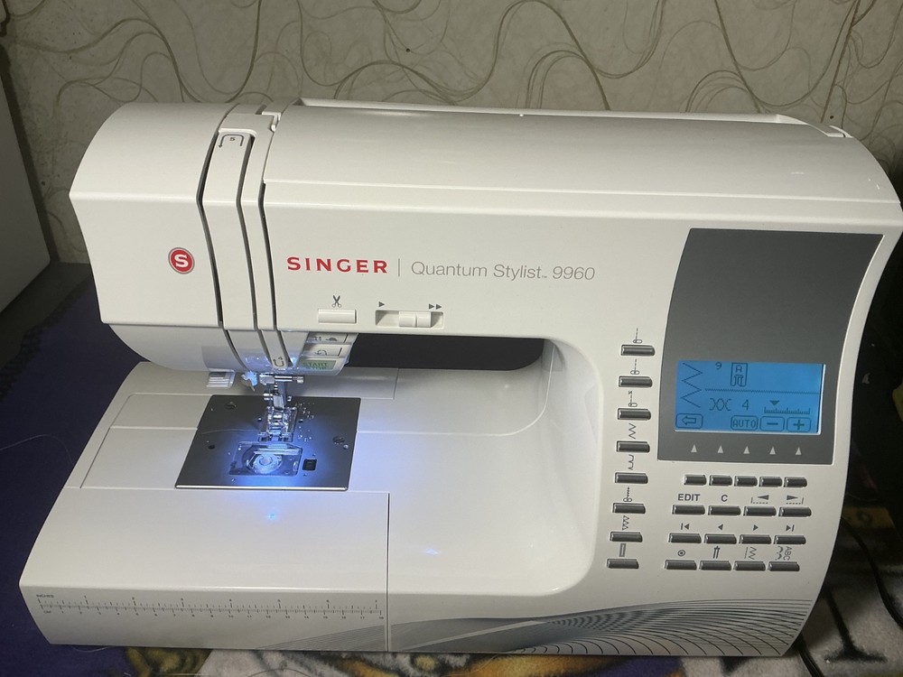 SINGER Quantum Stylist 9960 Computerized Sewing Quilting Machine (White)