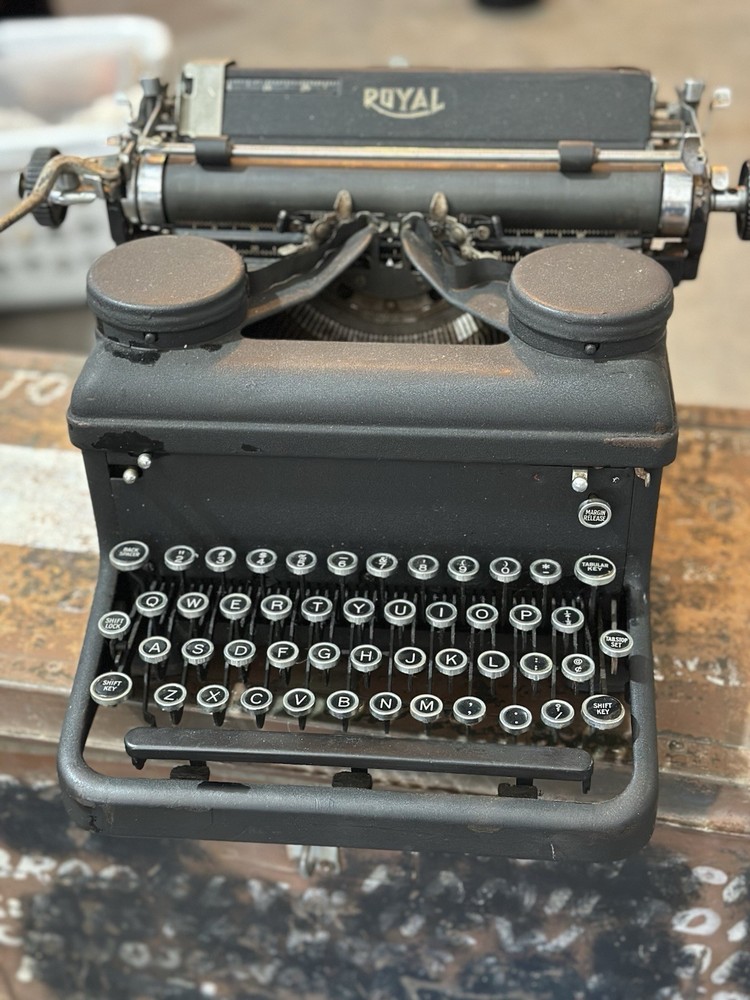 Vintage 1929 Royal 10 Typewriter
