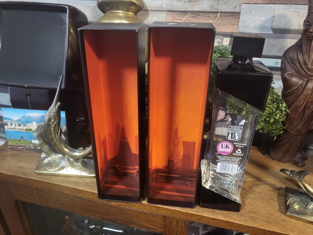 Blade Runner jw whiskey 2049 EMPTY Bottle mint condition.
