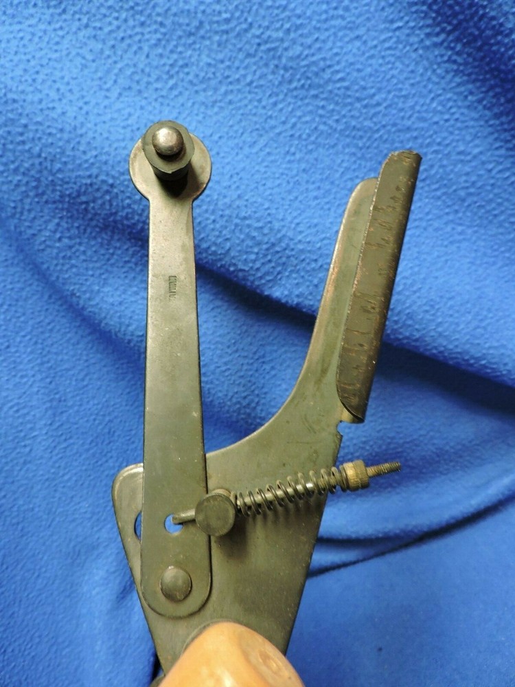 Vintage Skeet Thrower