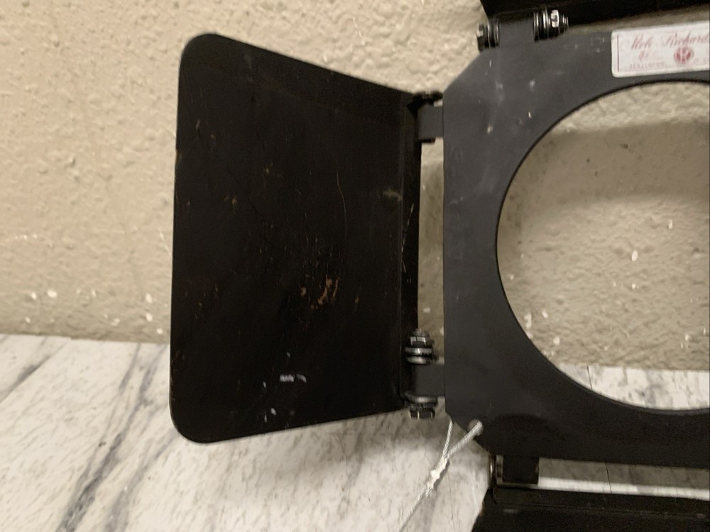 Mole Richardson Barn Doors Light Shield, Mini. With A Cable And Chain