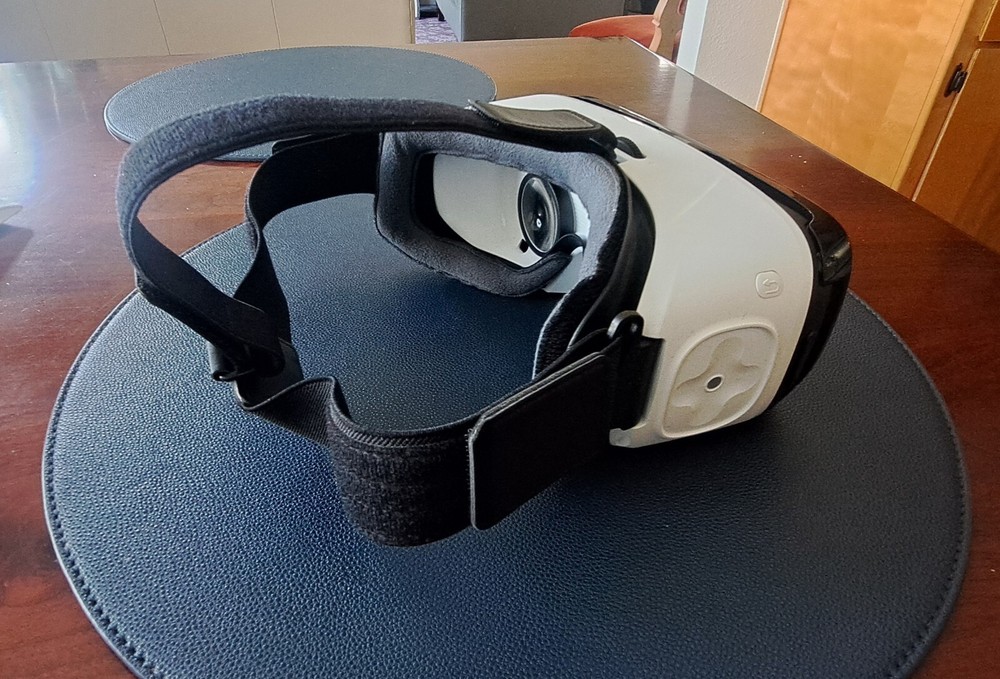 Samsung Vr Headset SM-R322