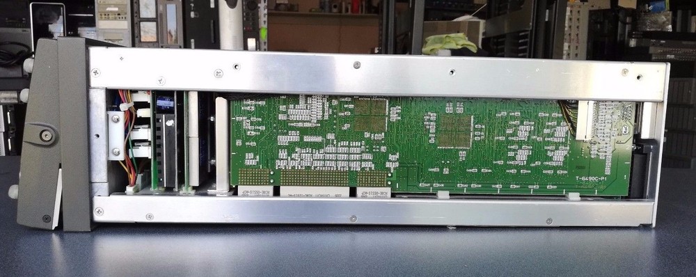Leader LV 5700A Waveform Vector Multi SDI Monitor