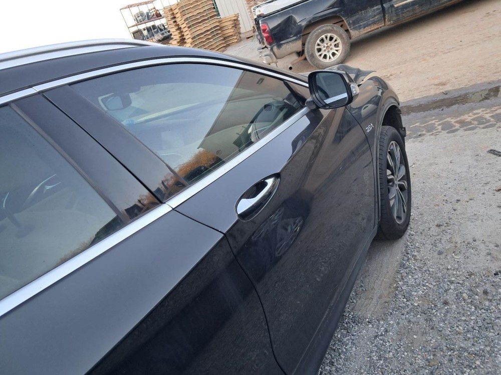 QX30 2018 Glove Box 4898630