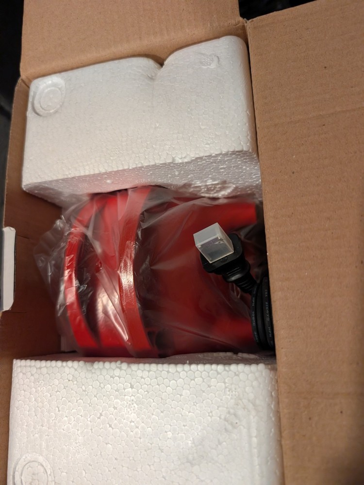 NEW Deni Mini Red Cupcake/Muffin Maker