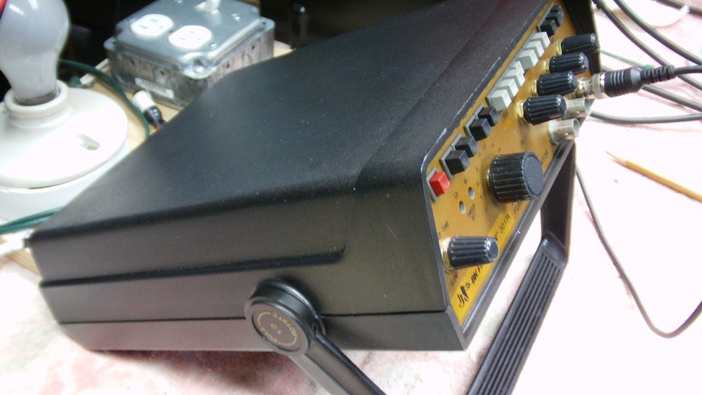 Function Generator; with sweep - model BK3017A, Working