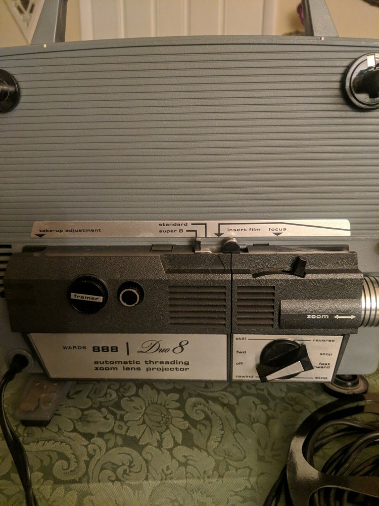VINTAGE MONTGOMERY WARD 888/ Duo 8 Zoom Automatic PROJECTOR