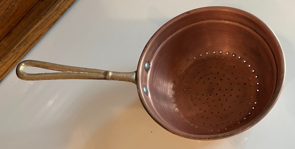 Solid Copper colander w/brass handle. 5" diameter 9"L