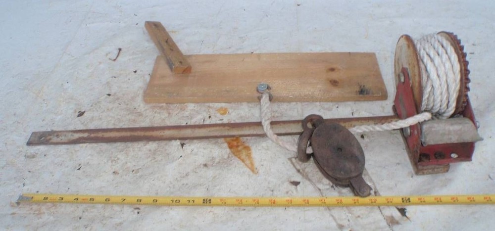 Hand Winch w Pulley - Missing Handle