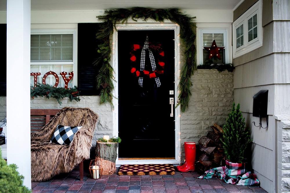 Command Outdoor Refill Strips, 4-Medium, 2-Large 4 White