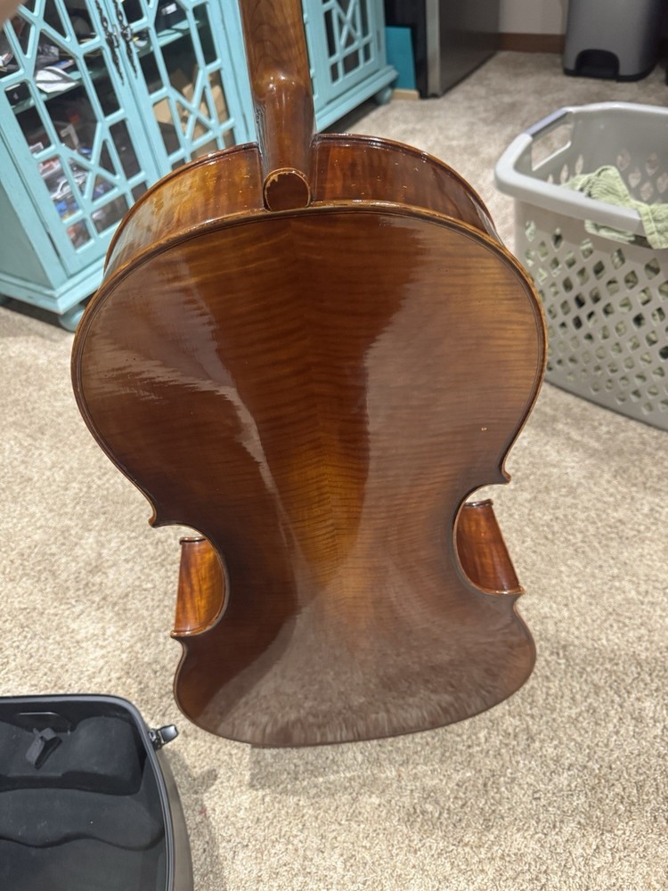Larsen 4/4 Size Cello
