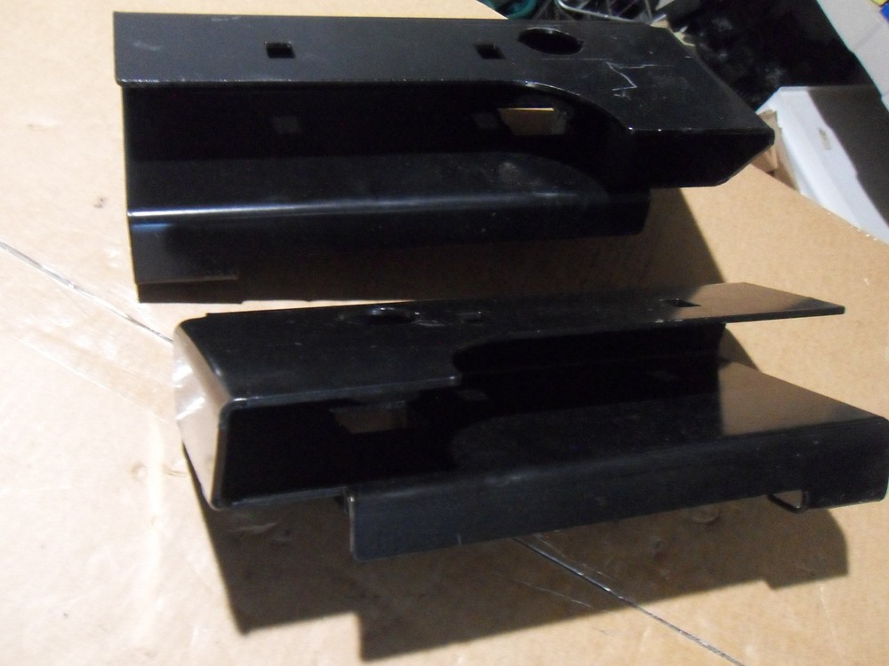 Backrack Antenna Mounting Bracket | Driver/Passenger Side, Black | 91008 |