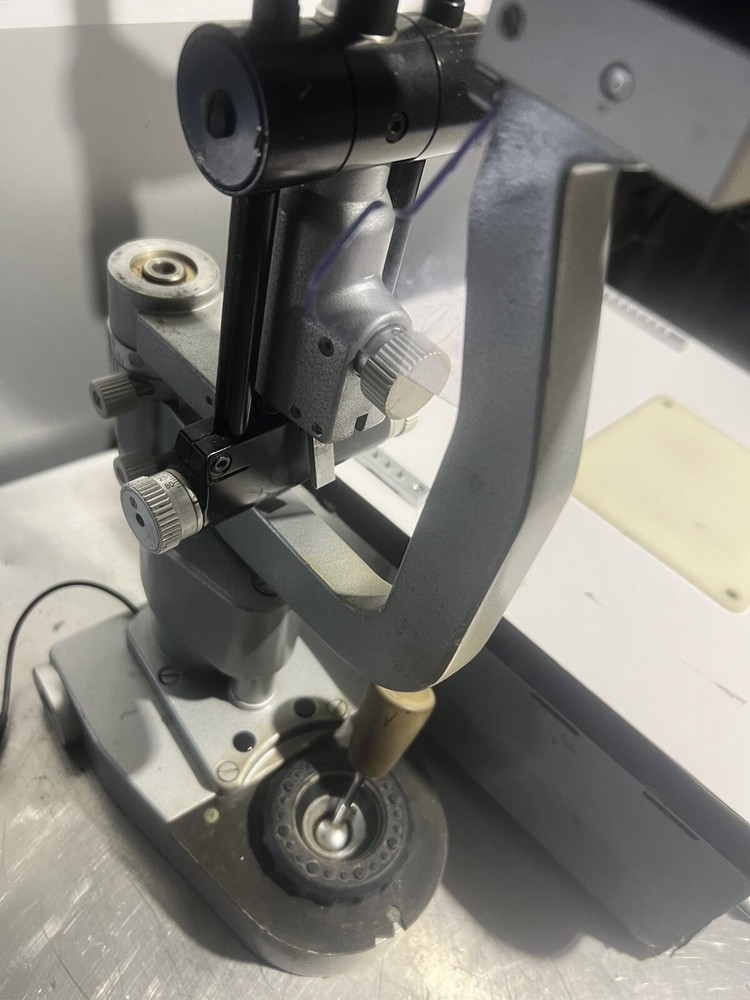 Marco Slit Lamp An Table