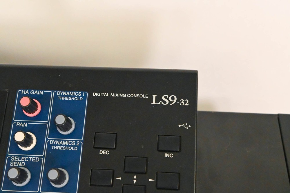 Yamaha LS9-32 32-Input Digital Mixing Console CG01WVS