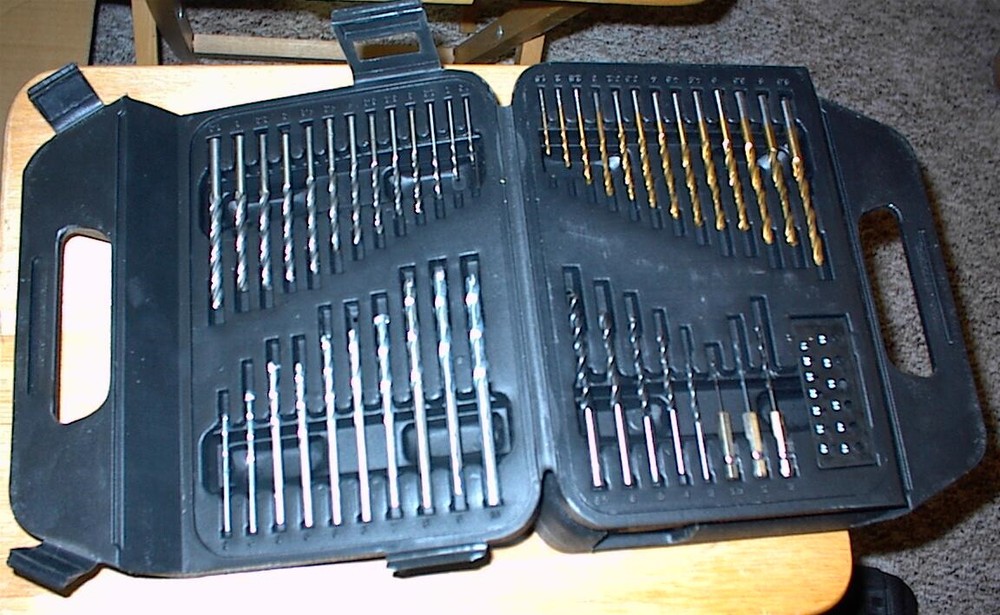 115 + pc Screwdriver and drills and Accessory Bit set