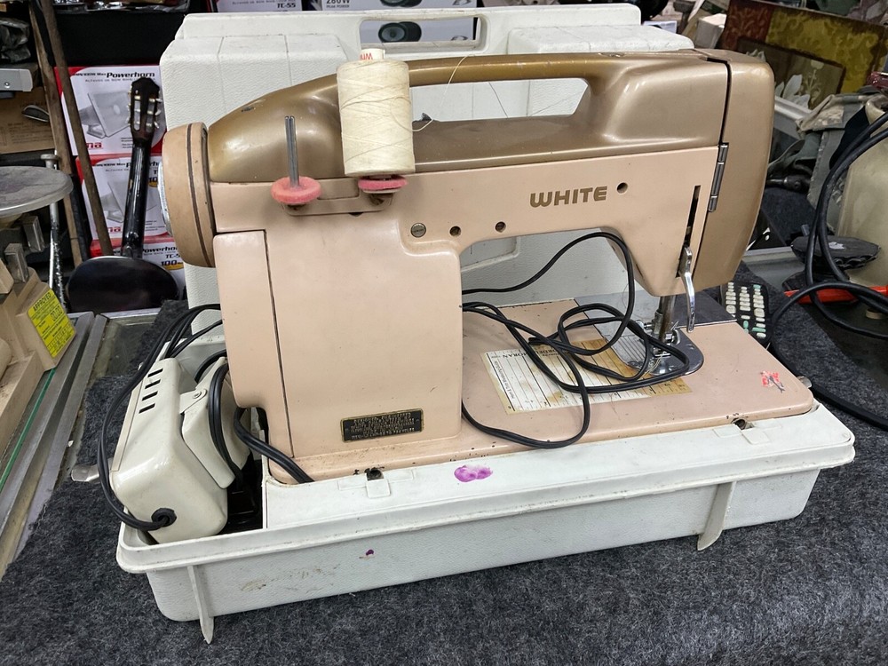 Vintage WHITE Sewing Machine Model 764 with Pedal