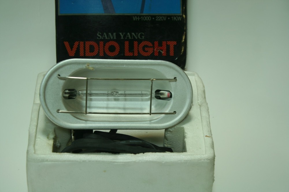 SAM YANG VIDEO  LIGHT  120V  , 220V  1000W