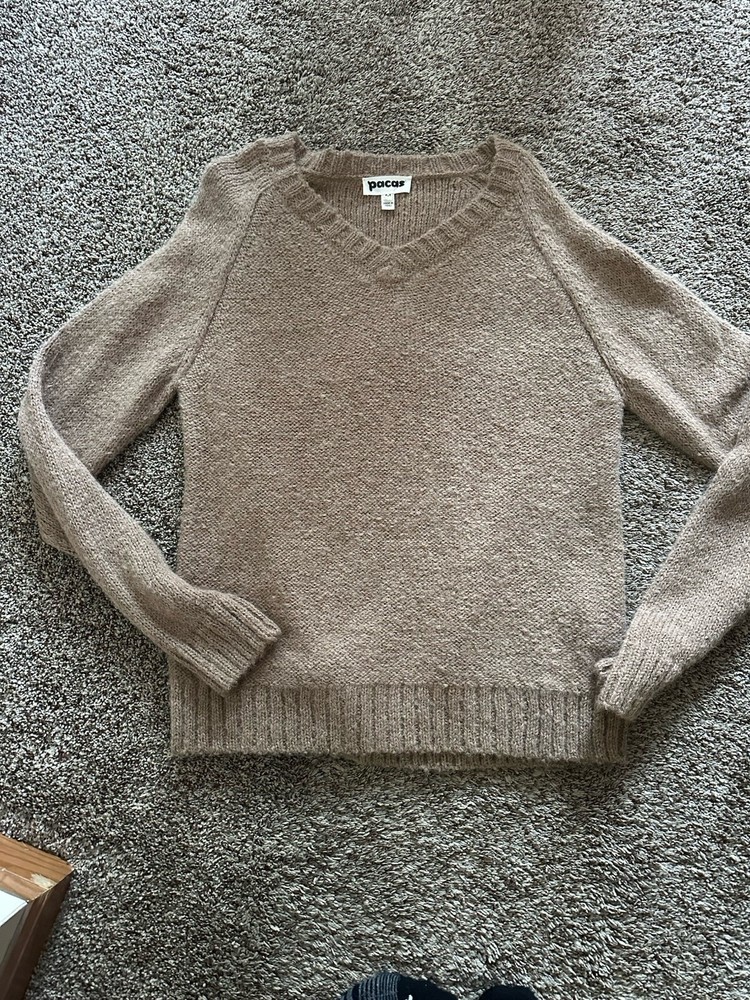 Pacas Sweater Size medium V-Neck