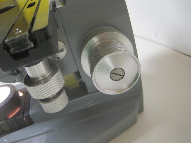 Spencer American Optical Monocular Lighted Lab Microscope w/Objectives 10x 45x