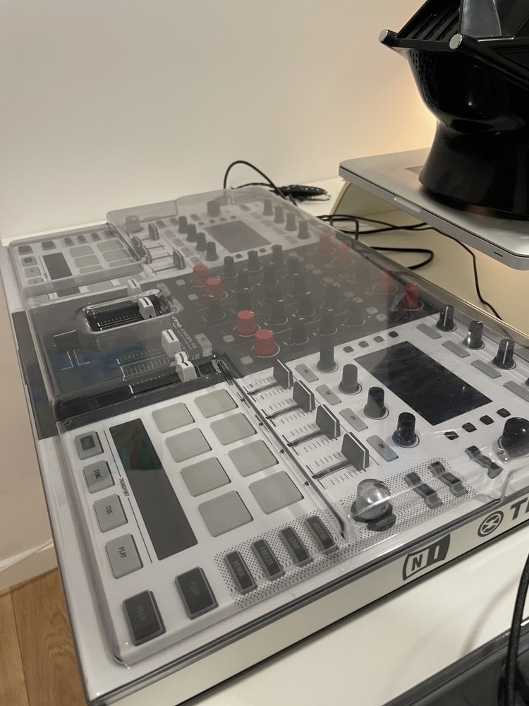 Native Instruments traktor kontrol s8