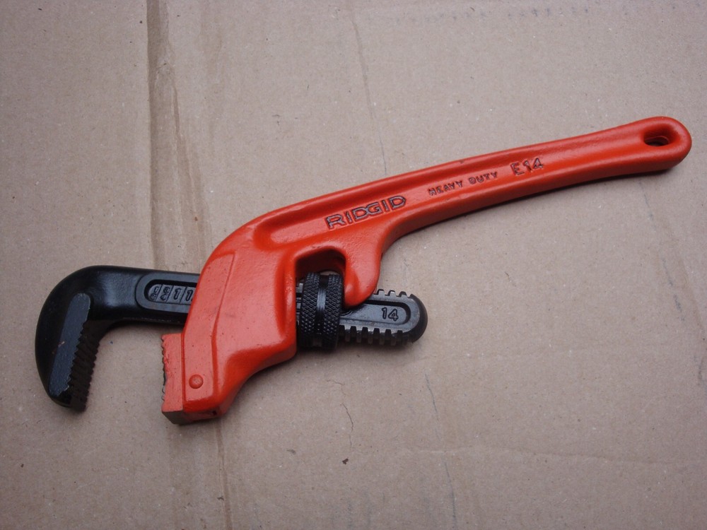 RIDGID E14 angle pipe wrench