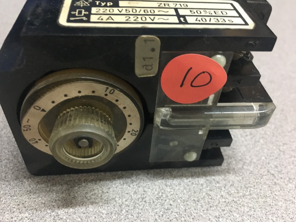 NEW NO BOX DOLD ZR719