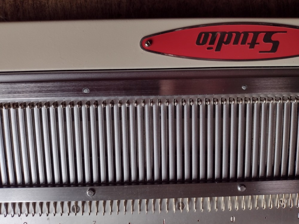 Studio SR302 Ribbing Attachment (Ribber)