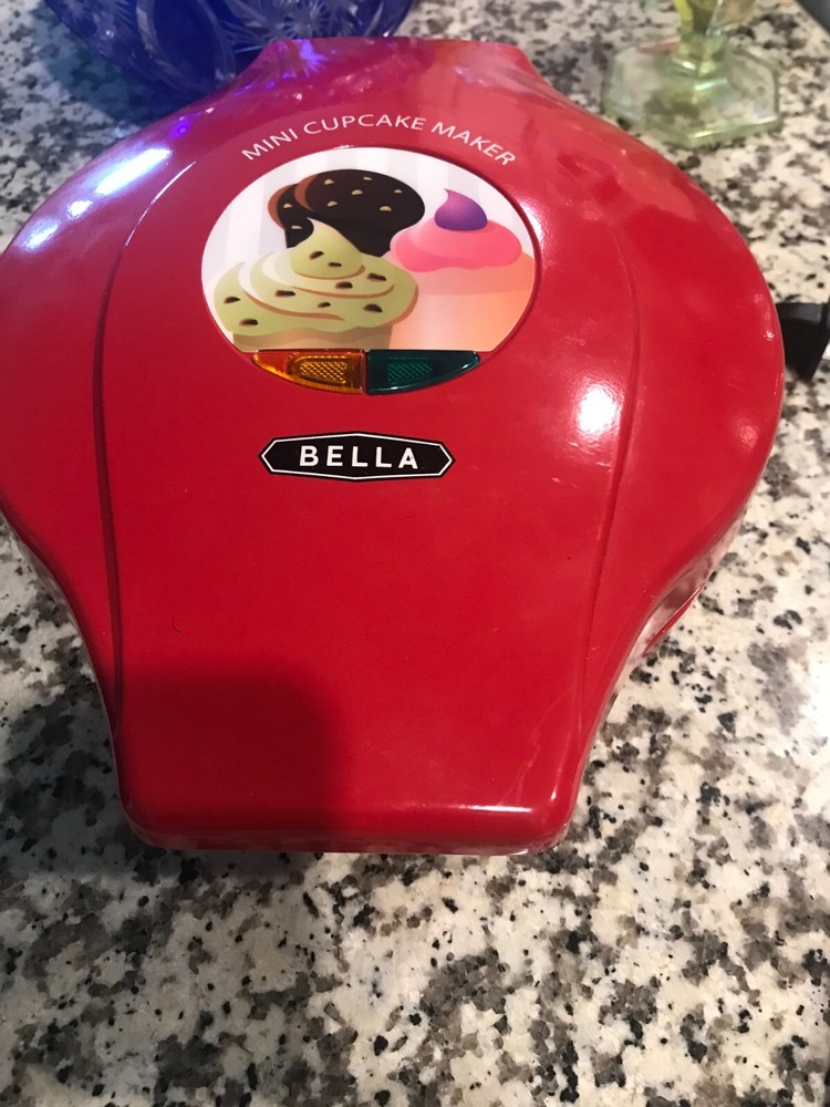 Bella Cucina mini Cupcake Maker Red for Baking Cupcakes