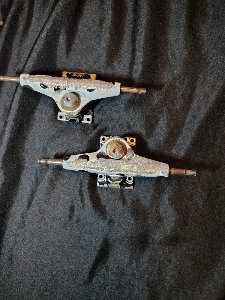 Krux Skateboard Trucks - Pair