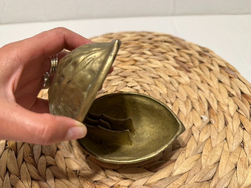 SOLID BRASS NUTCRACKER WALNUTS Vintage LARGE Walnut Shaped 5x3.5 Open