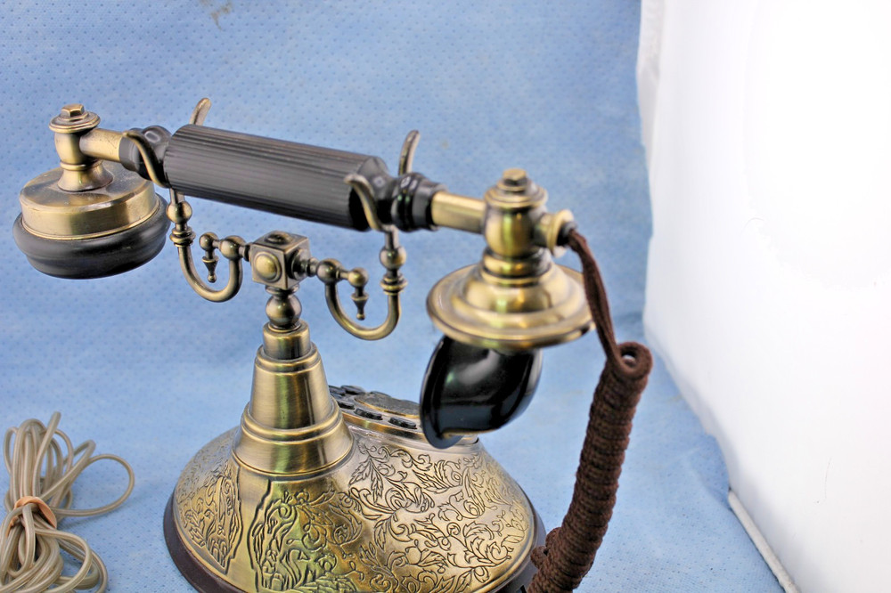 FRENCH STYLE PARAMOUNT DESK TELEPHONE SET
