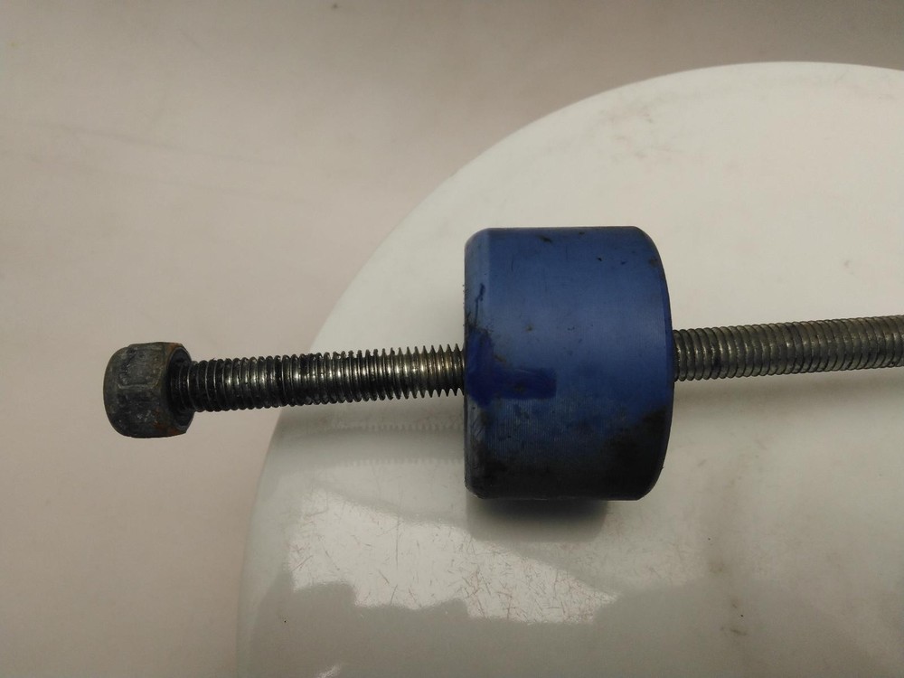 SUZUKI DRZ 400 Front Spindle 2000-2008