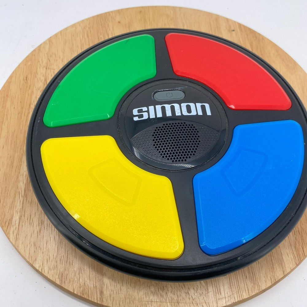 Hasbro Simon Classic Retro Electronic Memory Game 2015 Model
