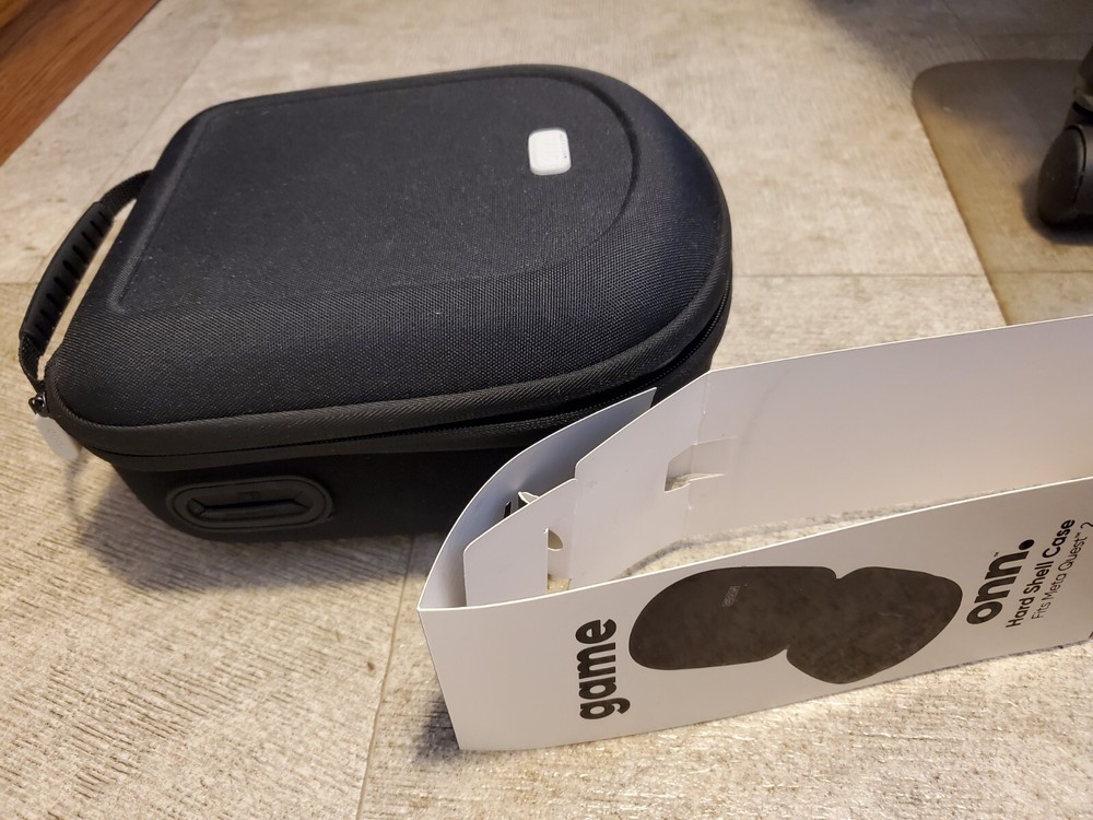 Game Onn Quest 2 Hard Shell Carrying Case